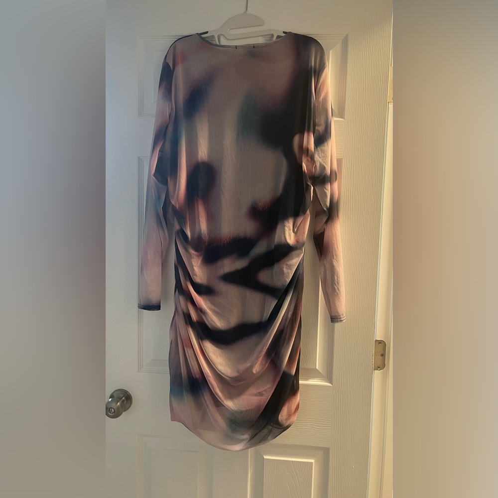 PrettyLittleThing Multicolor Abstract Dress - Picture 3 of 8